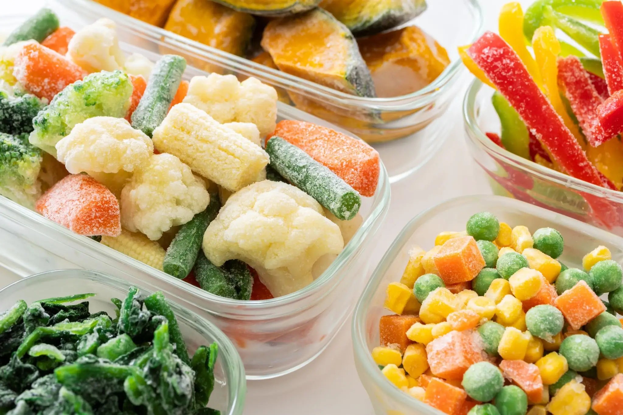 自炊の負担を減らすために冷凍保存した野菜や作り置きのイメージ